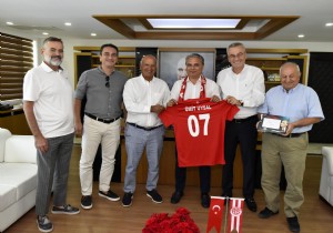 Antalyaspor Kulb Dernei, Bakan Uysal ziyaret etti